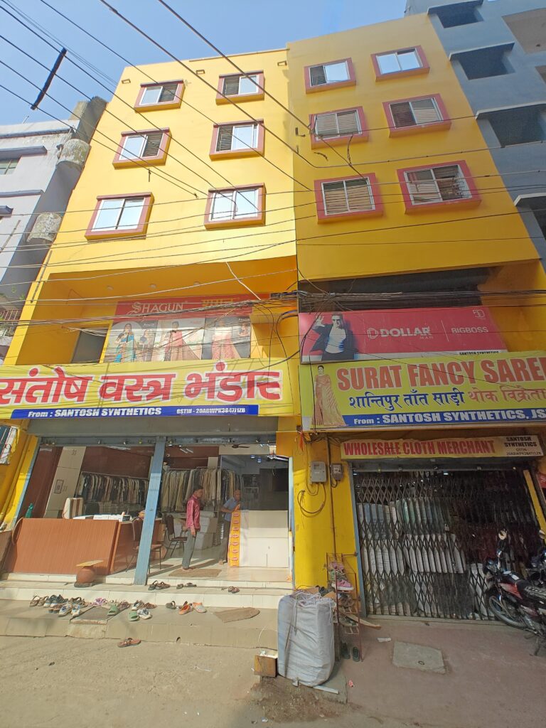 Second entrance of Santosh Synthetics wholesale saree shop in Jamshedpur’s Jugsalai wholesale market for clothes