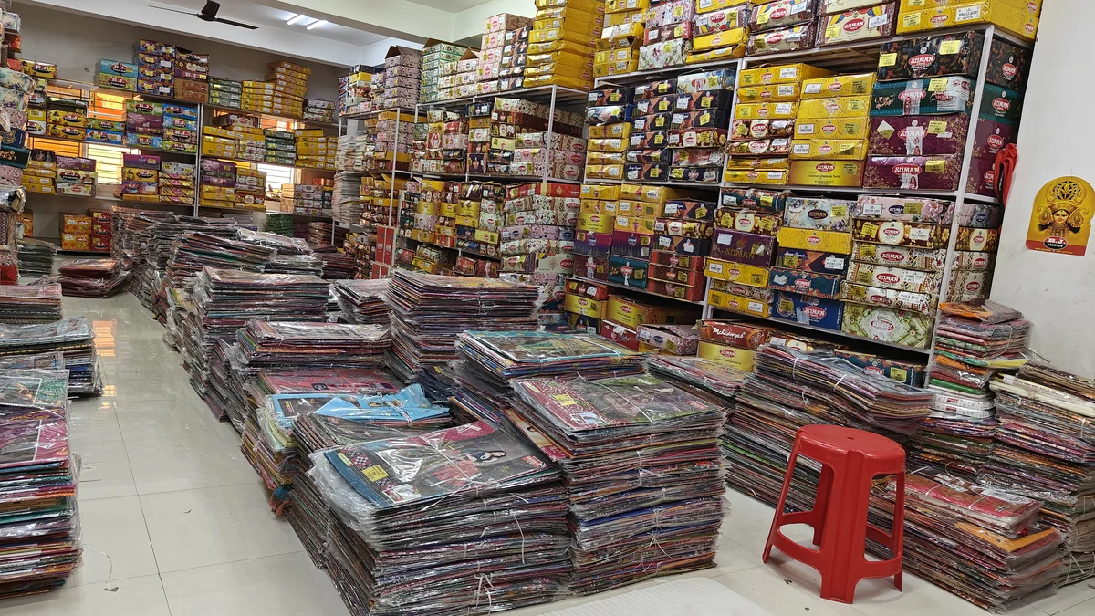 Cotton saree wholesale Suman Minu Mahakali brands at Santosh Synthetics Jamshedpur for boutique daily wear section